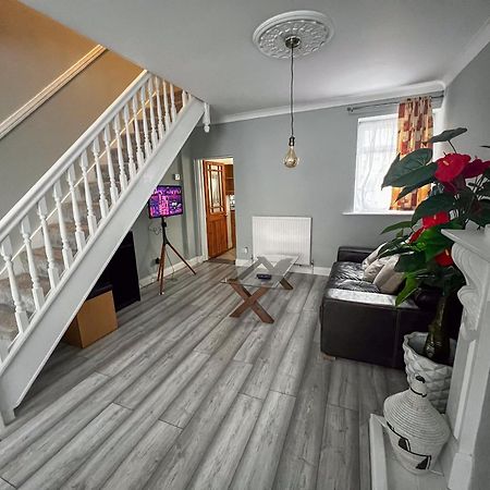 Spacious Retreat - Remote Worker & Family Friendly 포츠머스 외부 사진